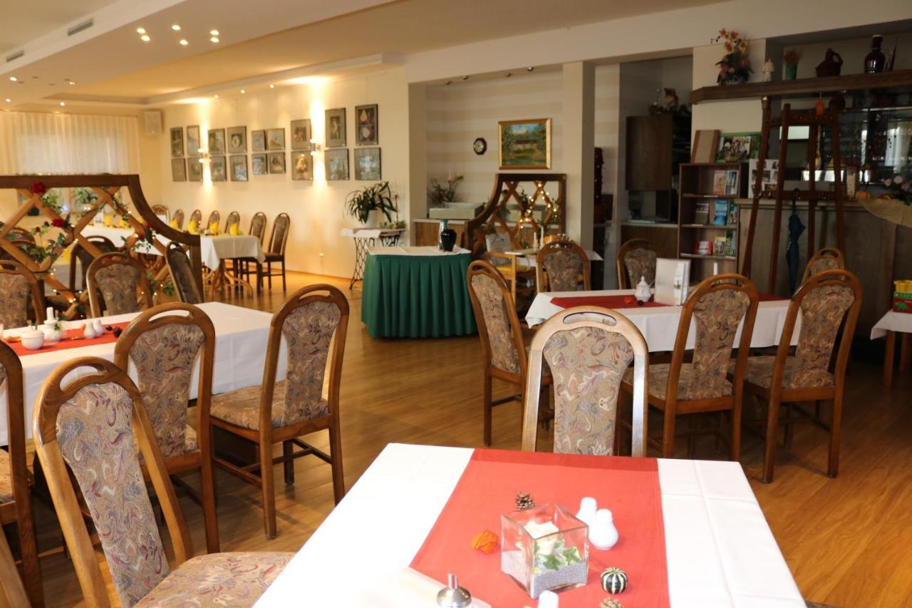 Hotel Und Restaurant Karpfenschaenke Schenkendobern Екстериор снимка