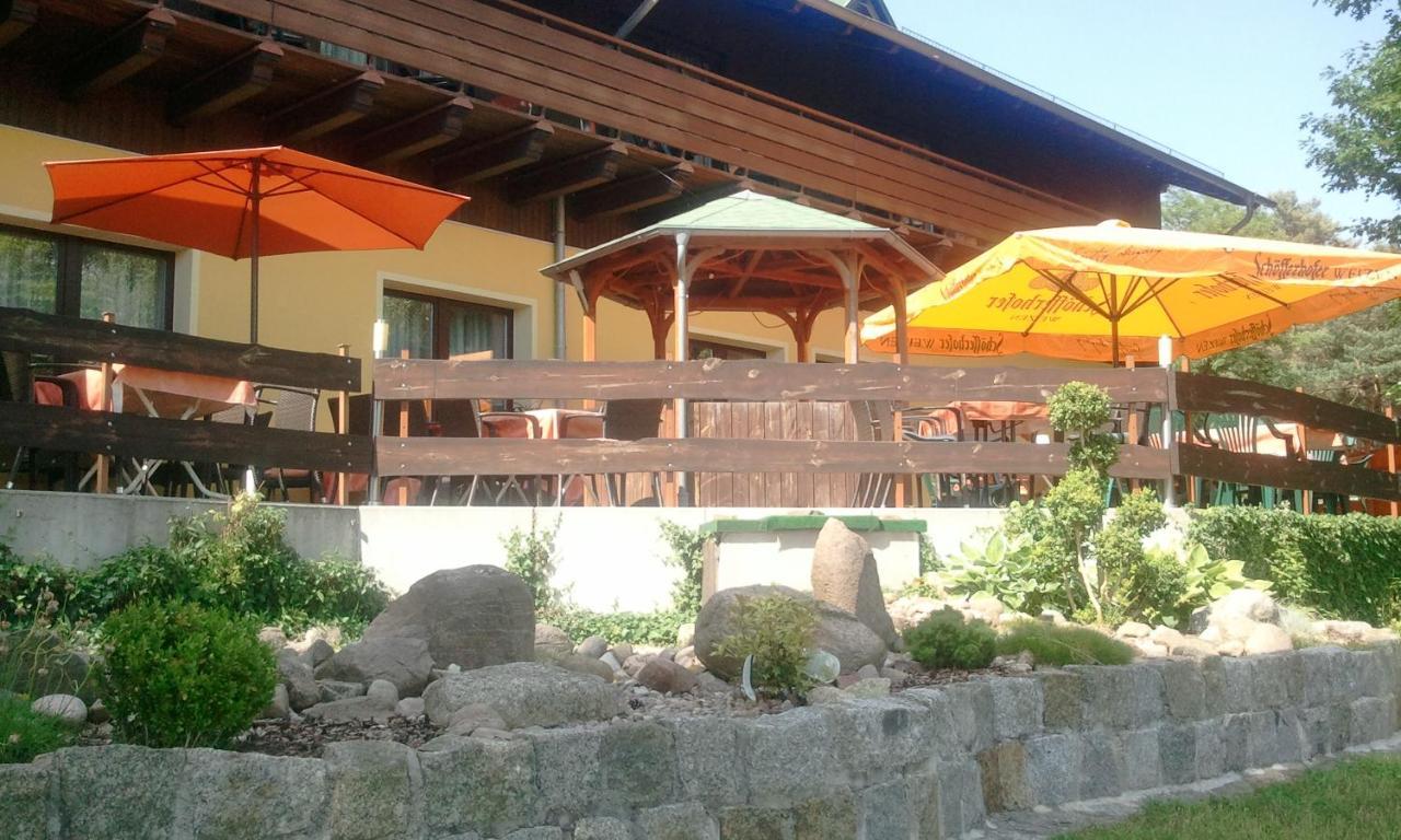Hotel Und Restaurant Karpfenschaenke Schenkendobern Екстериор снимка